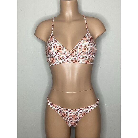 New. L*SPACE bikini set. M-top/L-bottom. Retails $214. Runs small - Picture 5 of 13